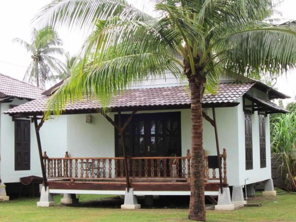 Bohok Guesthouse パンタイ・サナング エクステリア 写真