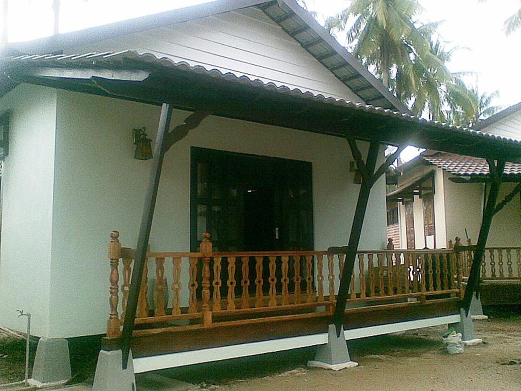 Bohok Guesthouse パンタイ・サナング エクステリア 写真