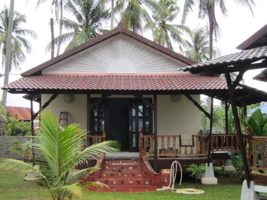 Bohok Guesthouse パンタイ・サナング エクステリア 写真