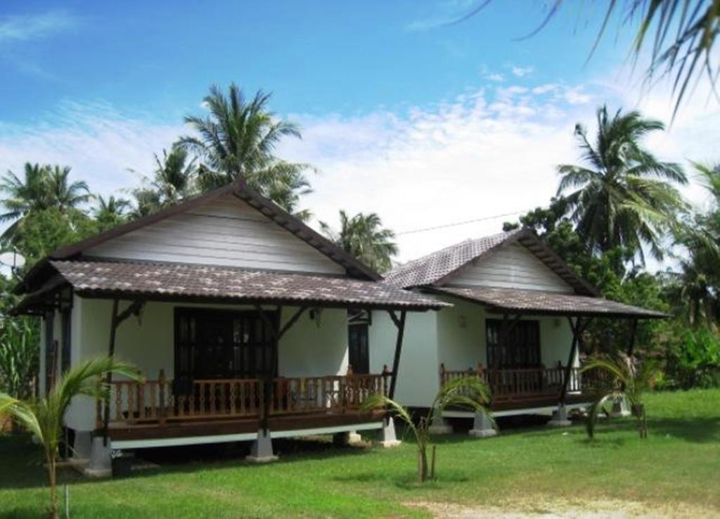 Bohok Guesthouse パンタイ・サナング エクステリア 写真