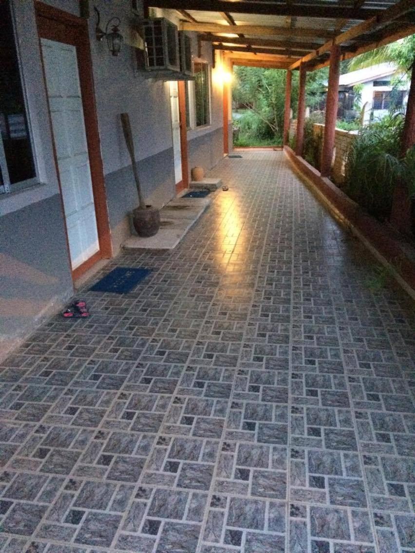 Bohok Guesthouse パンタイ・サナング エクステリア 写真