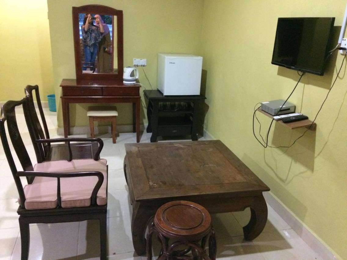Bohok Guesthouse パンタイ・サナング エクステリア 写真